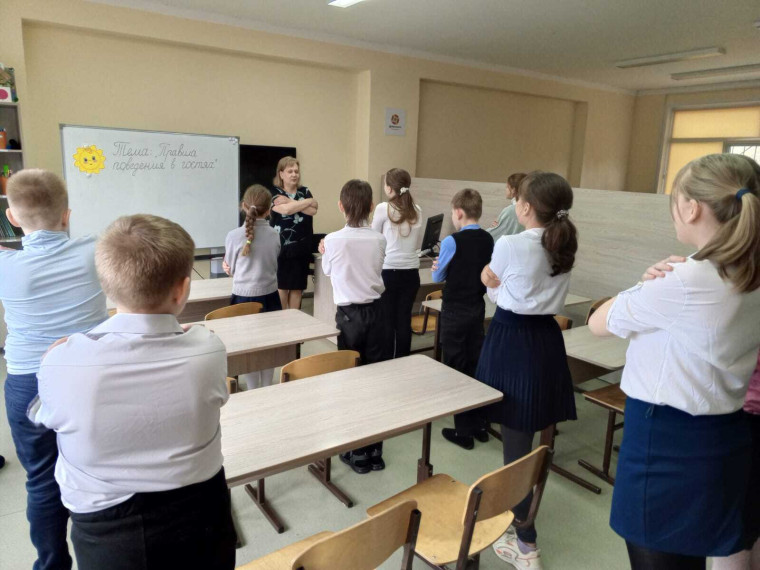 Заседание клуба вежливых и воспитанных.